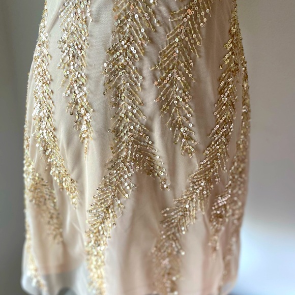 Aidan Mattox
Beaded Cap Sleeves Sheath Cocktail Dress size 10 - Picture 11 of 15